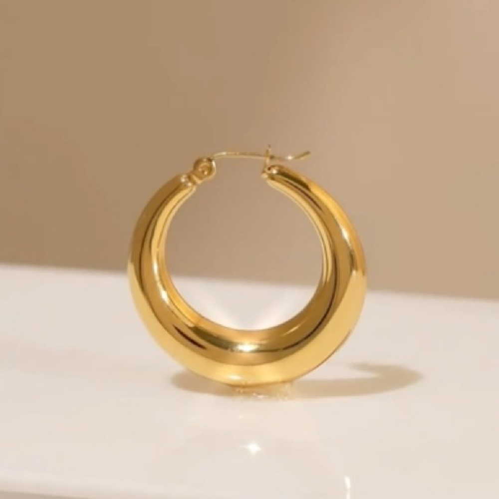 Classic Gorgeous Chunky Gold Hoop Earrings Lightweight Stunning On Trend - Picture 4 of 12